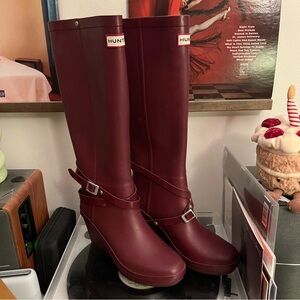 Hunter Women's Burgundy wedge Rain Boots